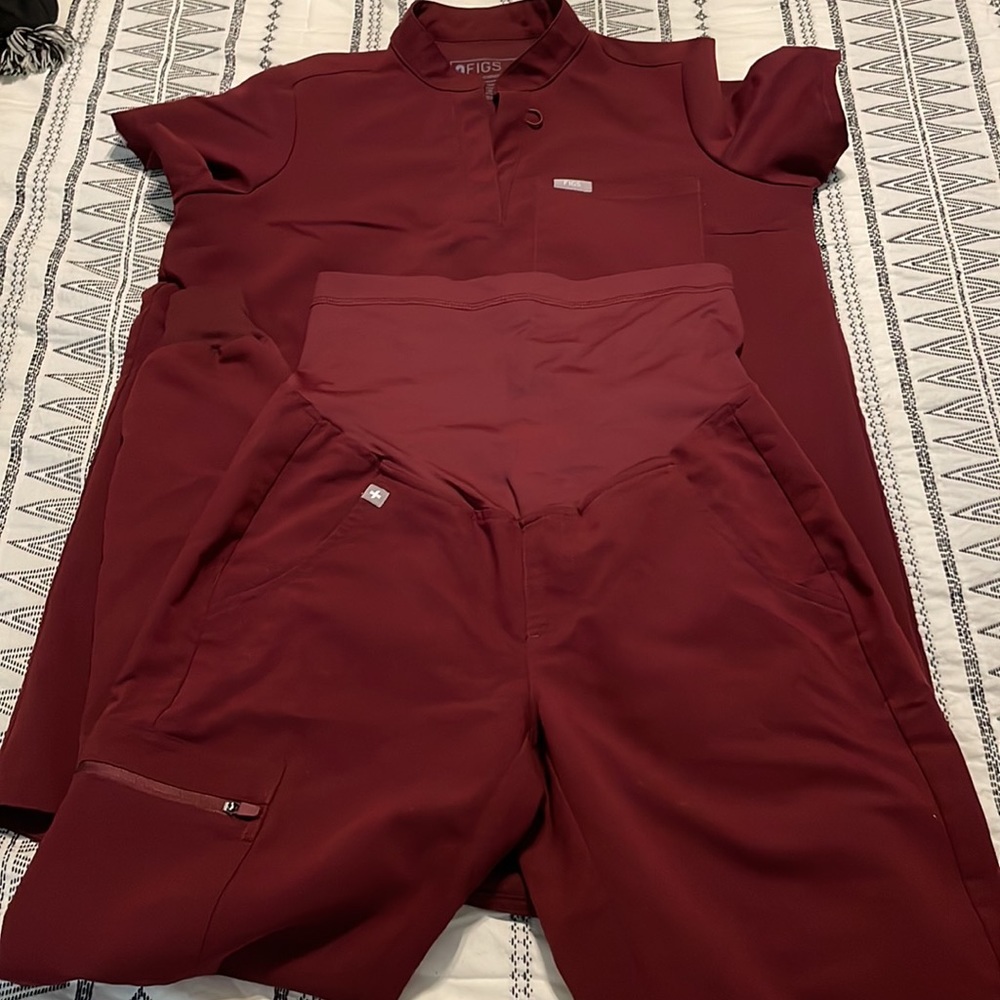 XXS Figs maternity scrub set, Burgundy.
